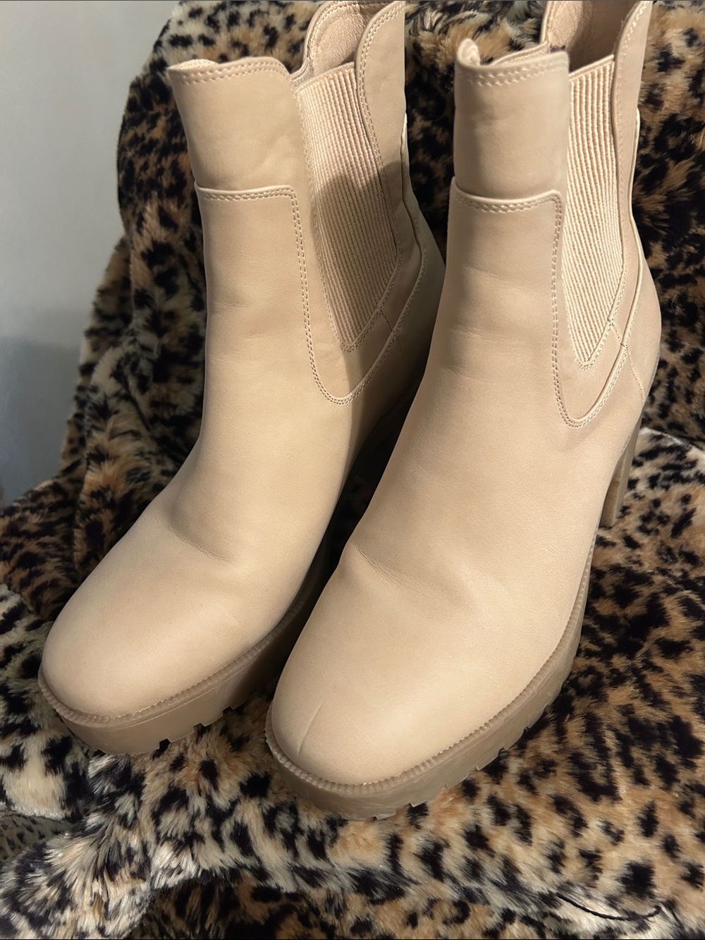Chinese Laundry Cream Chelsea Platform Ankle Boots